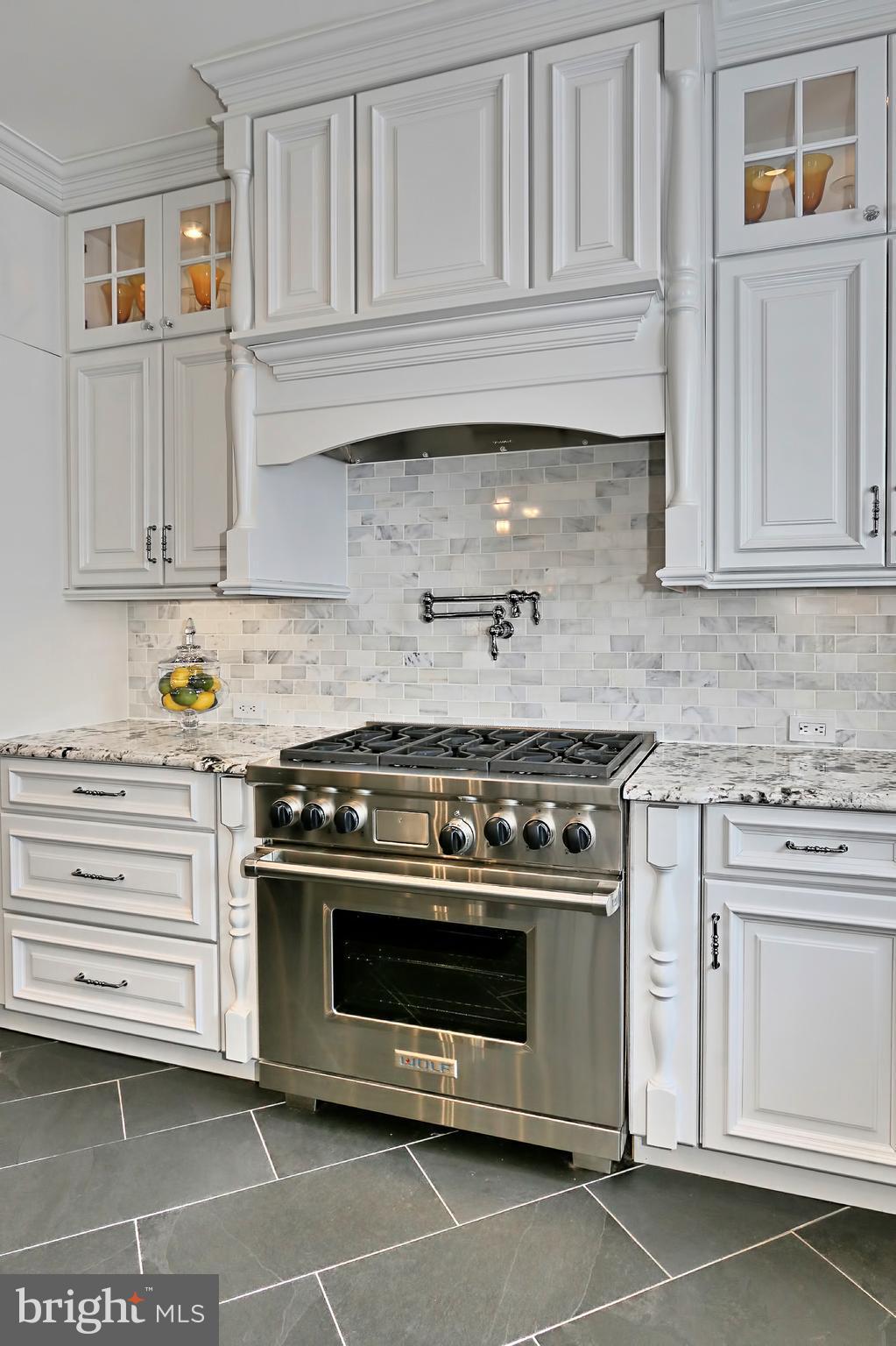 6032 Colchester Road Fairfax, VA 22030 - Photo 10 of 29 Top of line appliances