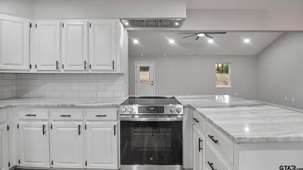 $370,000 | 18208 North Lakeview Drive, Troup, TX 75789
