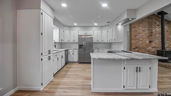 $370,000 | 18208 North Lakeview Drive, Troup, TX 75789