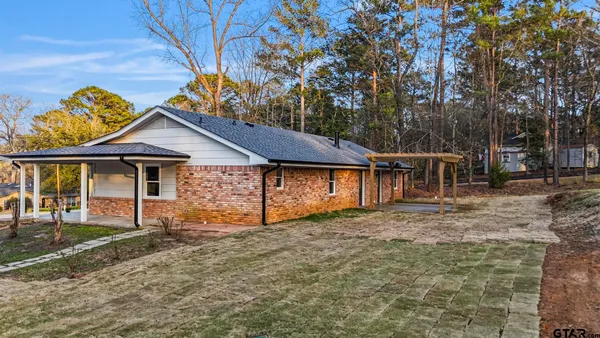 $370,000 | 18208 North Lakeview Drive, Troup, TX 75789