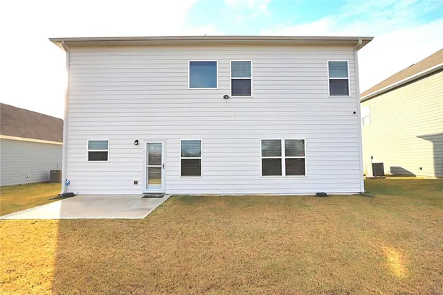 a view of a house with a backyard