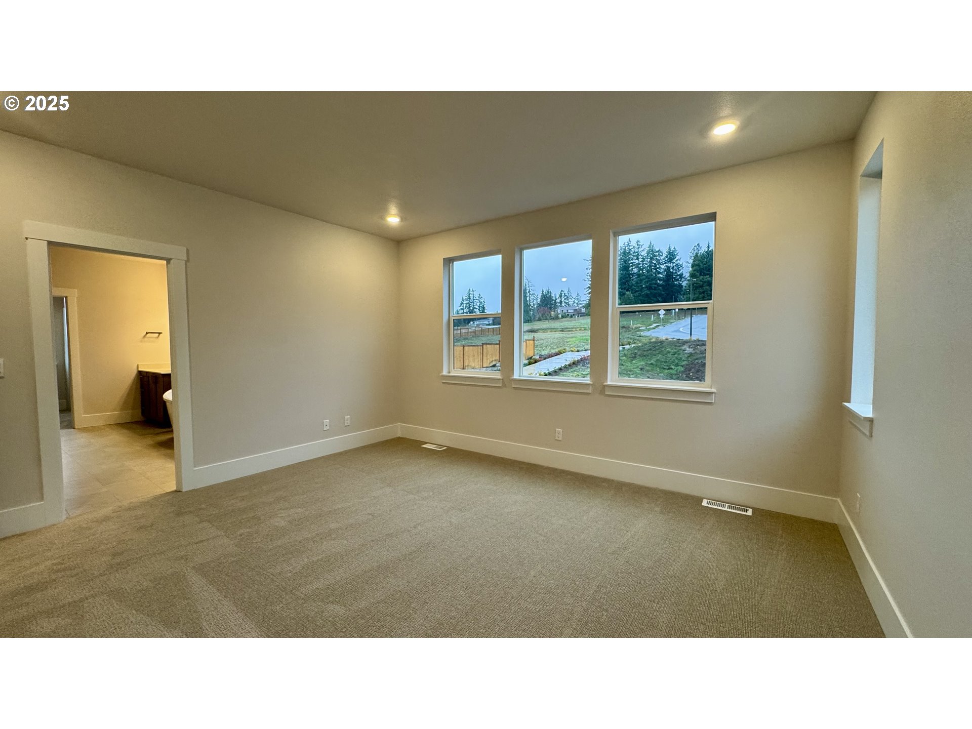 11728 Southwest Hayrick Terrace Beaverton, OR 97007 - Photo 20 of 25 a open hall with a window