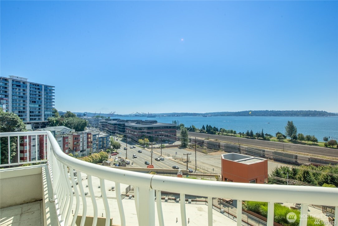 601 West Mercer Place, Unit 401 Seattle, WA 98119 - Photo 22 of 25