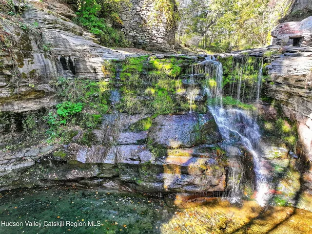 a view of a dinning table and chairs in the patio