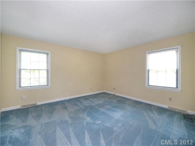 1908 Carmel Ridge Road Charlotte, NC 28226 - Photo 9 of 16 Gallery Image 9