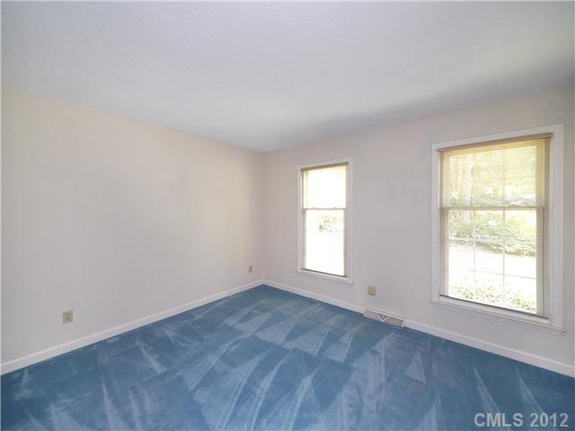 1908 Carmel Ridge Road Charlotte, NC 28226 - Photo 10 of 16 Gallery Image 10