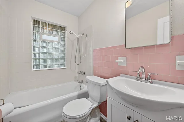 $129,900 | 8907 Argyle Avenue, Overland, MO 63114