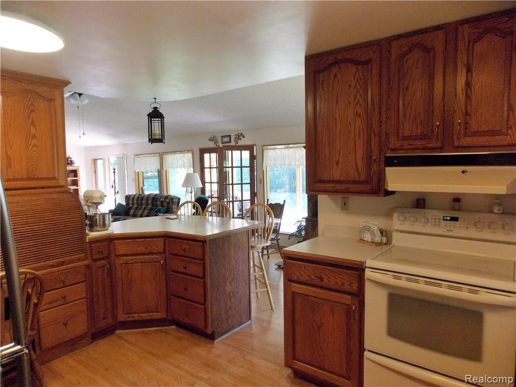 You will see that this home has an open and convenient floor design.The Kitchen features a large breakfast bar that could seat 4 comfortable. There is also a built in oak roll top desk that is used to organize a busy household.The desk is an excellent location for homework while mom is working on dinner.