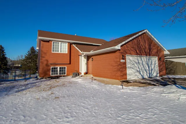 $379,900 | 7302 97th Street South, Cottage Grove, MN 55016
