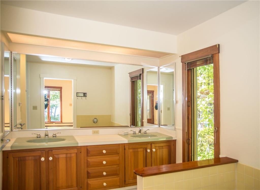 259 Hope Road Lincolnville, ME 04849 - Photo 12 of 14 Master bathroom