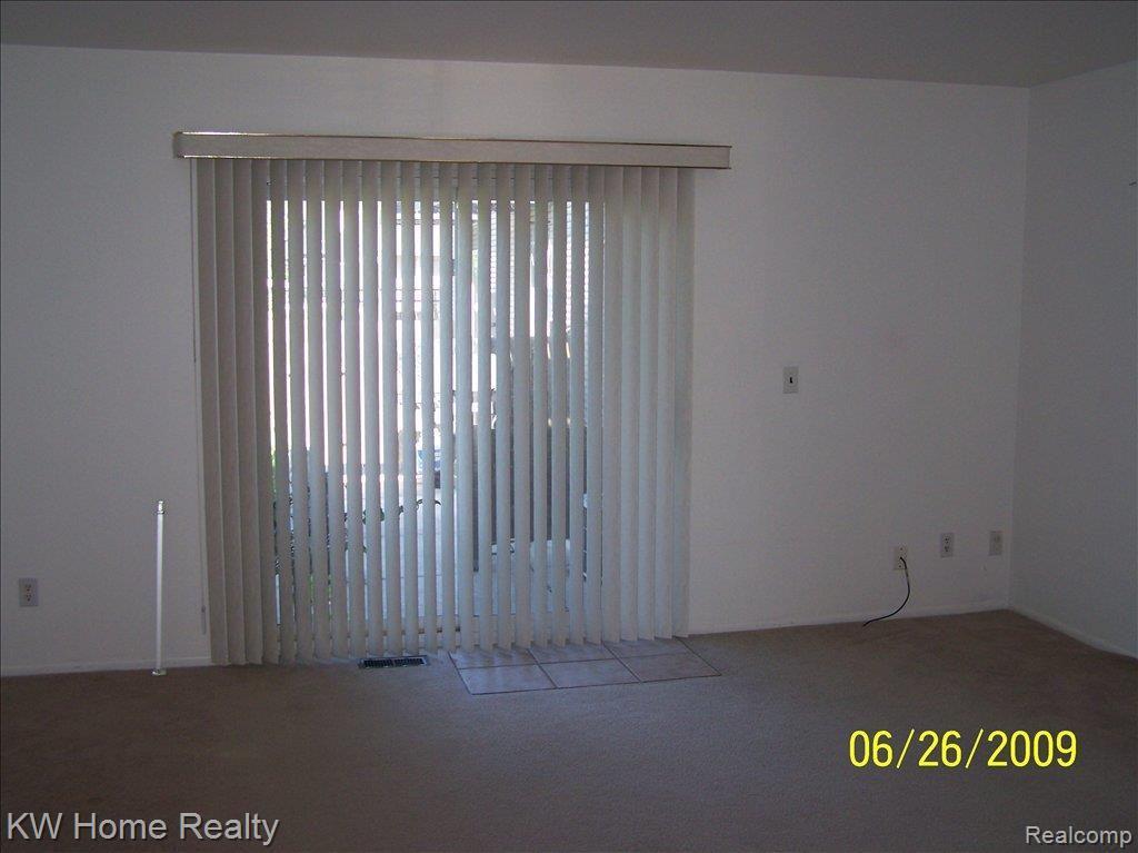 4496 Fifteen Mile Road Sterling Heights, MI 48310 - Photo 4 of 8 LIVING ROOM