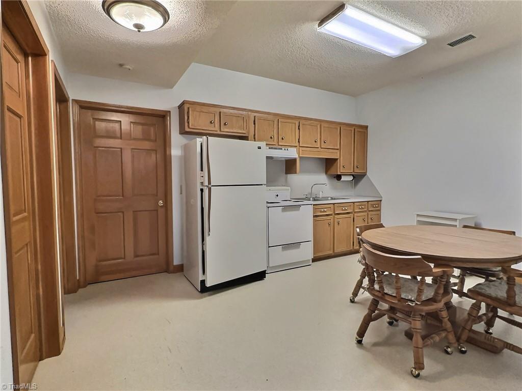 5096 Highway 16 Moravian Falls, NC 28654 - Photo 27 of 43 Kitchenette downstairs