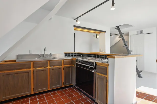 $6,899 | 206 5th Street South, Stillwater, MN 55082