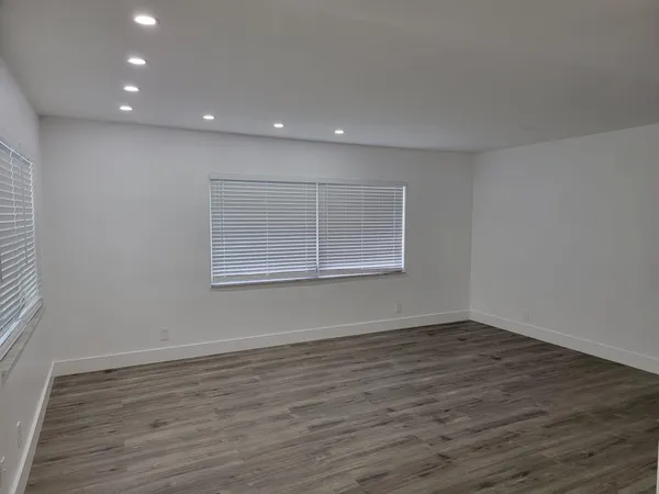$3,000 | 2100 Diana Drive, Unit 310, Hallandale Beach, FL 33009
