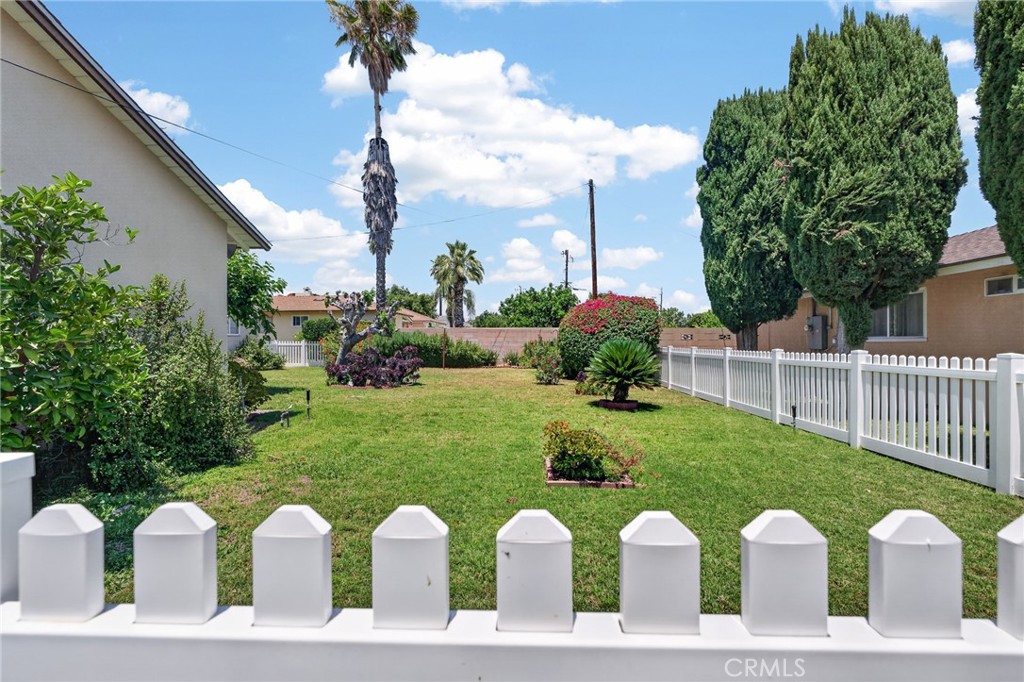 977 North Riverside Avenue Rialto, CA 92376 - Photo 33 of 39 Side yard behind garage