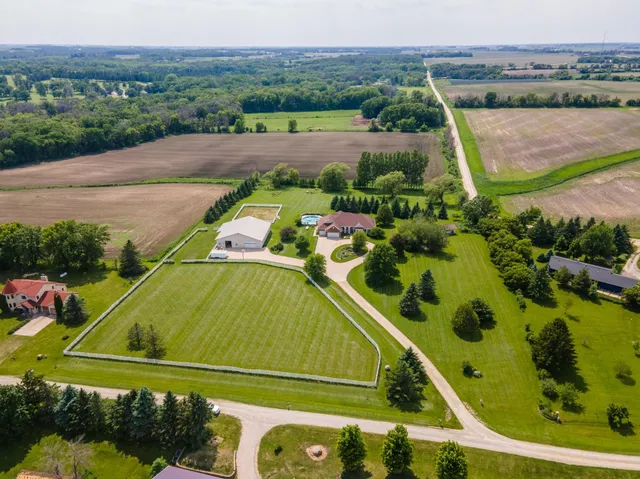 $735,000 | 62539 185th Avenue, Dodge Center, MN 55927