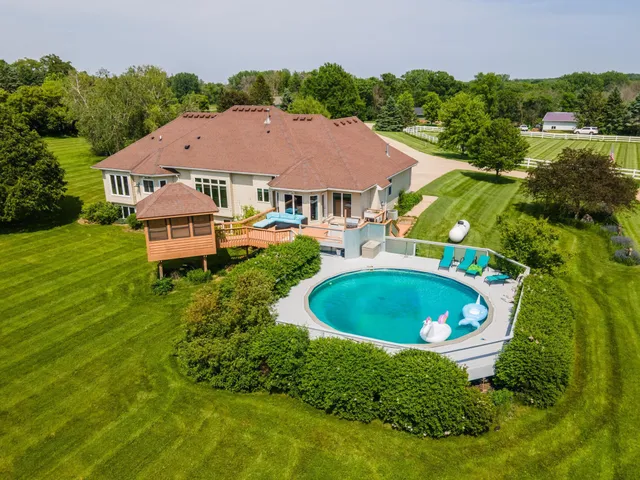 $735,000 | 62539 185th Avenue, Dodge Center, MN 55927