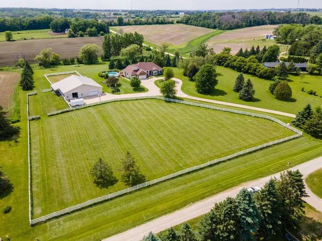 $735,000 | 62539 185th Avenue, Dodge Center, MN 55927