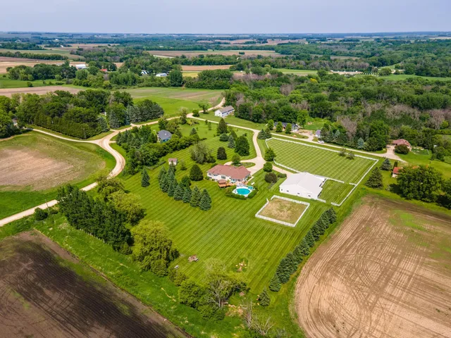 $735,000 | 62539 185th Avenue, Dodge Center, MN 55927