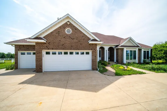 $735,000 | 62539 185th Avenue, Dodge Center, MN 55927