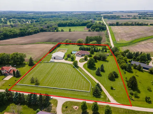 $735,000 | 62539 185th Avenue, Dodge Center, MN 55927