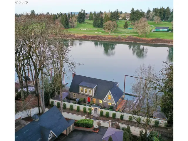 $1,949,000 | 10150 South Riverside Drive, Portland, OR 97219