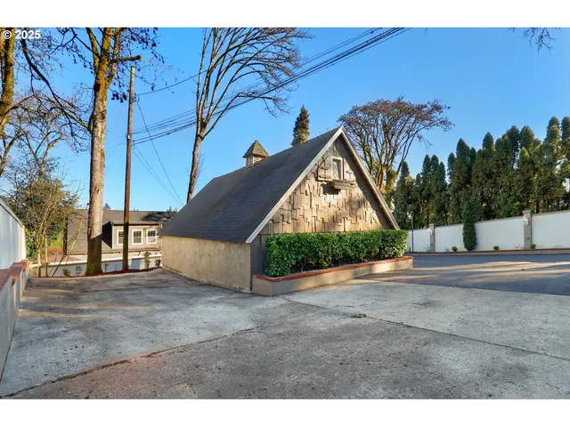 $1,949,000 | 10150 South Riverside Drive, Portland, OR 97219