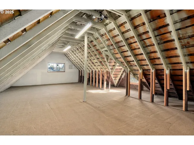 $1,949,000 | 10150 South Riverside Drive, Portland, OR 97219