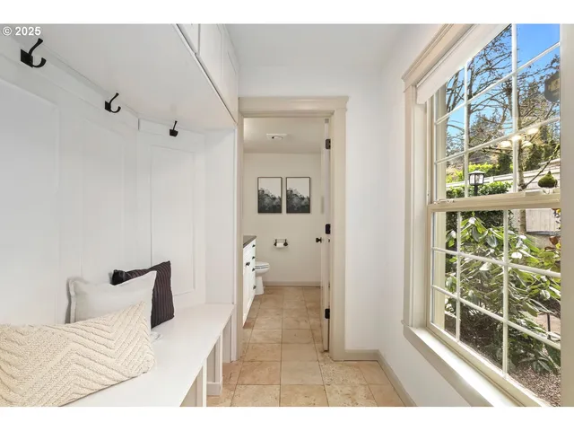 $1,949,000 | 10150 South Riverside Drive, Portland, OR 97219