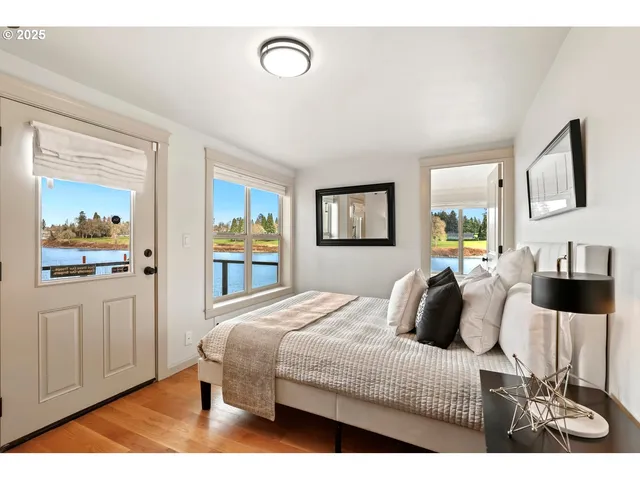 $1,949,000 | 10150 South Riverside Drive, Portland, OR 97219