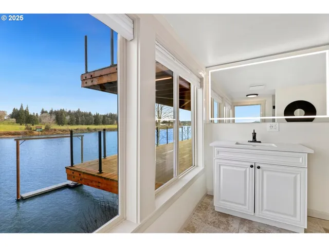$1,949,000 | 10150 South Riverside Drive, Portland, OR 97219