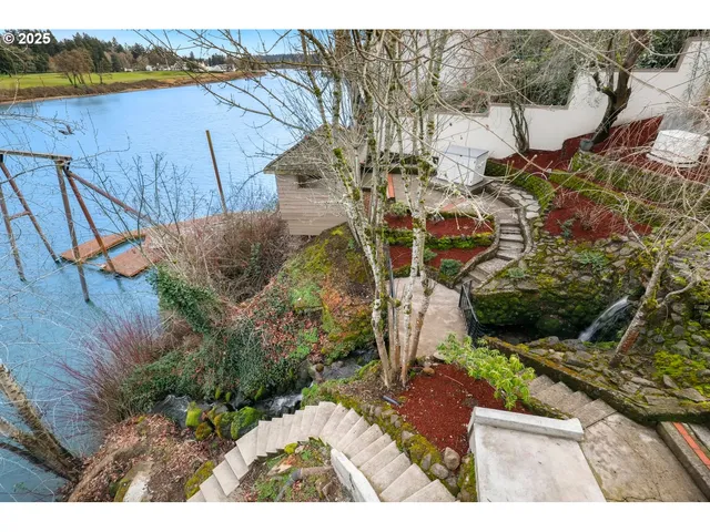 $1,949,000 | 10150 South Riverside Drive, Portland, OR 97219