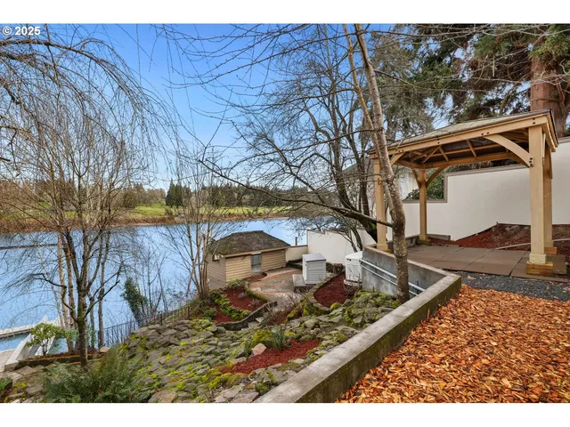 $1,949,000 | 10150 South Riverside Drive, Portland, OR 97219