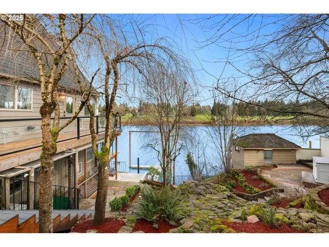 $1,949,000 | 10150 South Riverside Drive, Portland, OR 97219