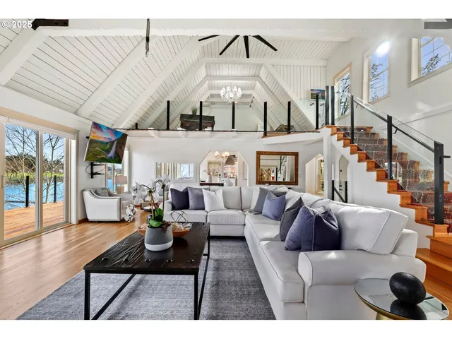 $1,949,000 | 10150 South Riverside Drive, Portland, OR 97219