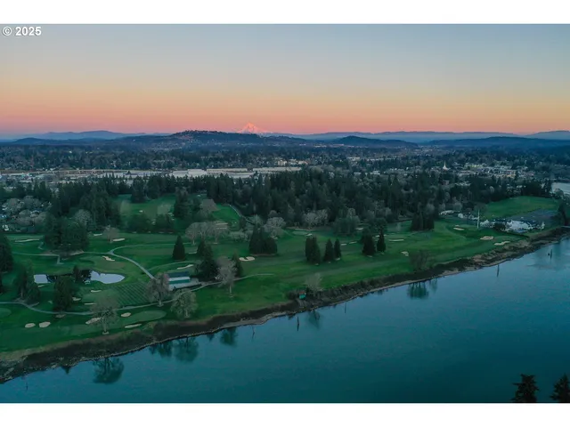 $1,949,000 | 10150 South Riverside Drive, Portland, OR 97219