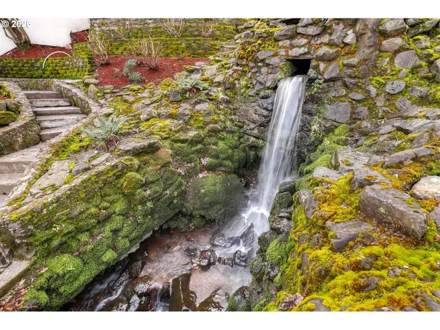 $1,949,000 | 10150 South Riverside Drive, Portland, OR 97219