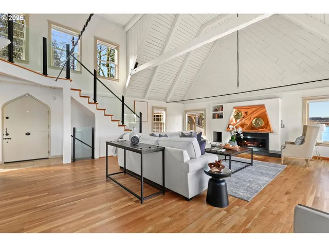 $1,949,000 | 10150 South Riverside Drive, Portland, OR 97219
