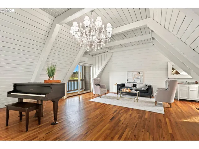 $1,949,000 | 10150 South Riverside Drive, Portland, OR 97219