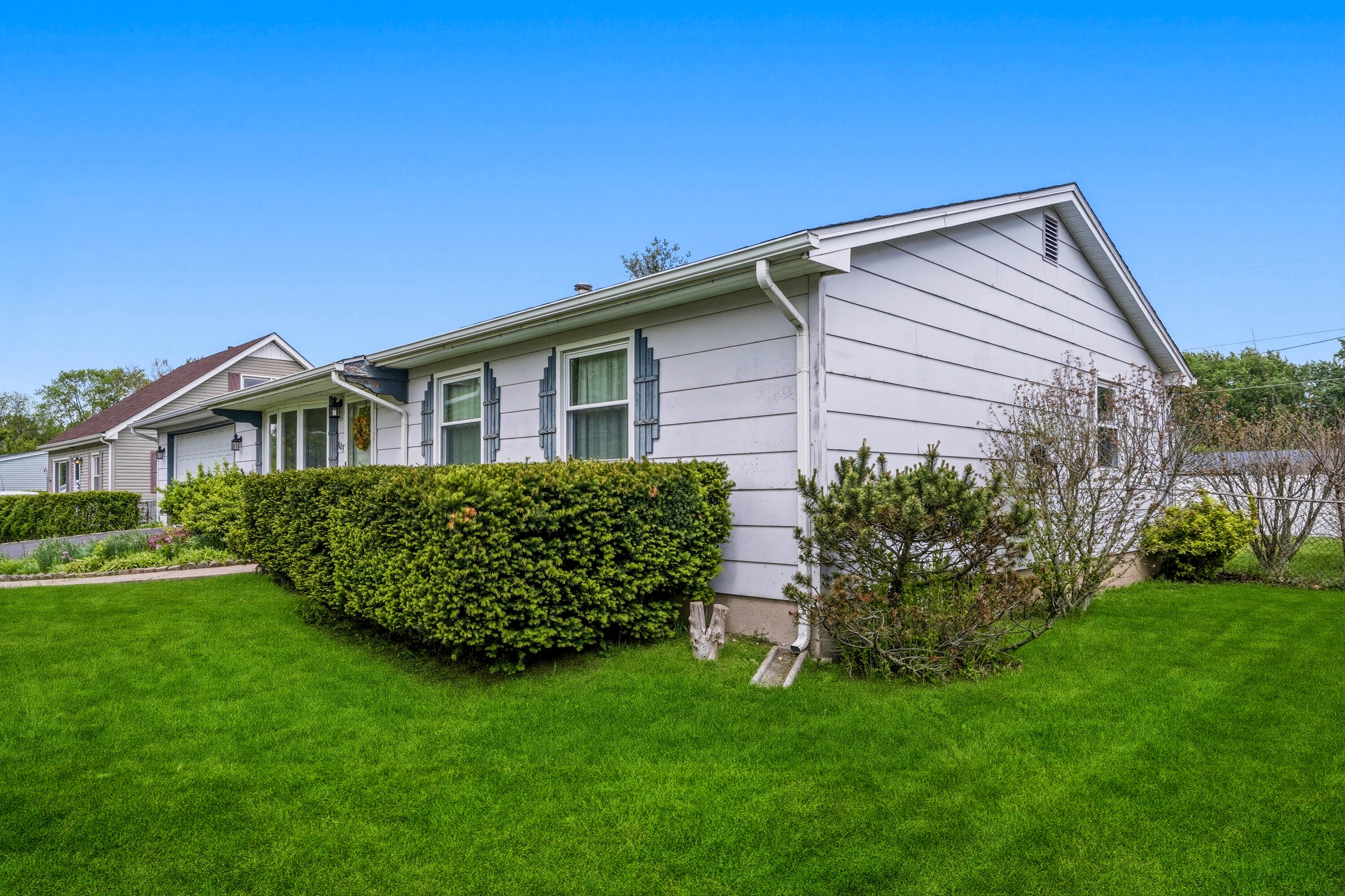 627 Olympia Road Valparaiso, IN 46385 - Photo 3 of 19 a front view of house with a garden