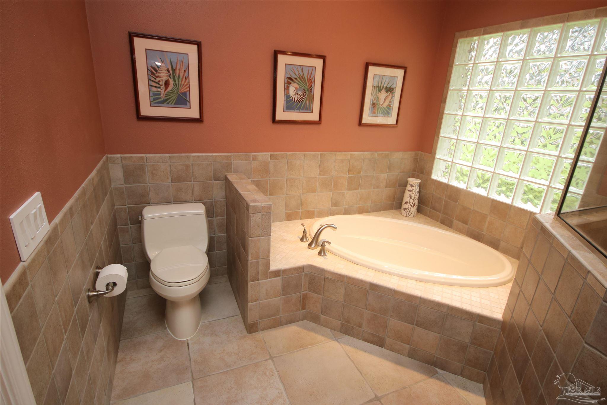 3286 Abel Avenue Pace, FL 32571 - Photo 27 of 55 Garden tub with tile surround.