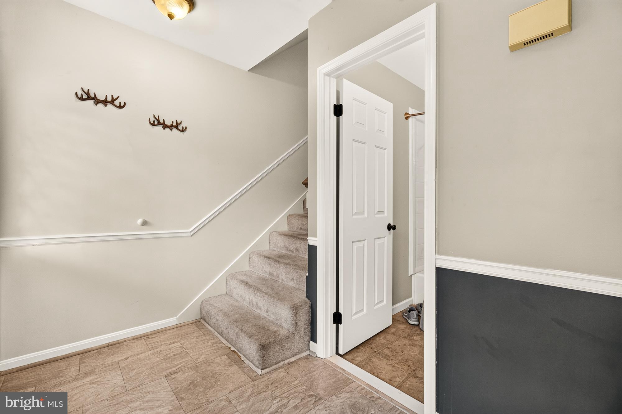 18854 Sandy Hook Road Knoxville, MD 21758 - Photo 18 of 59 Stair way