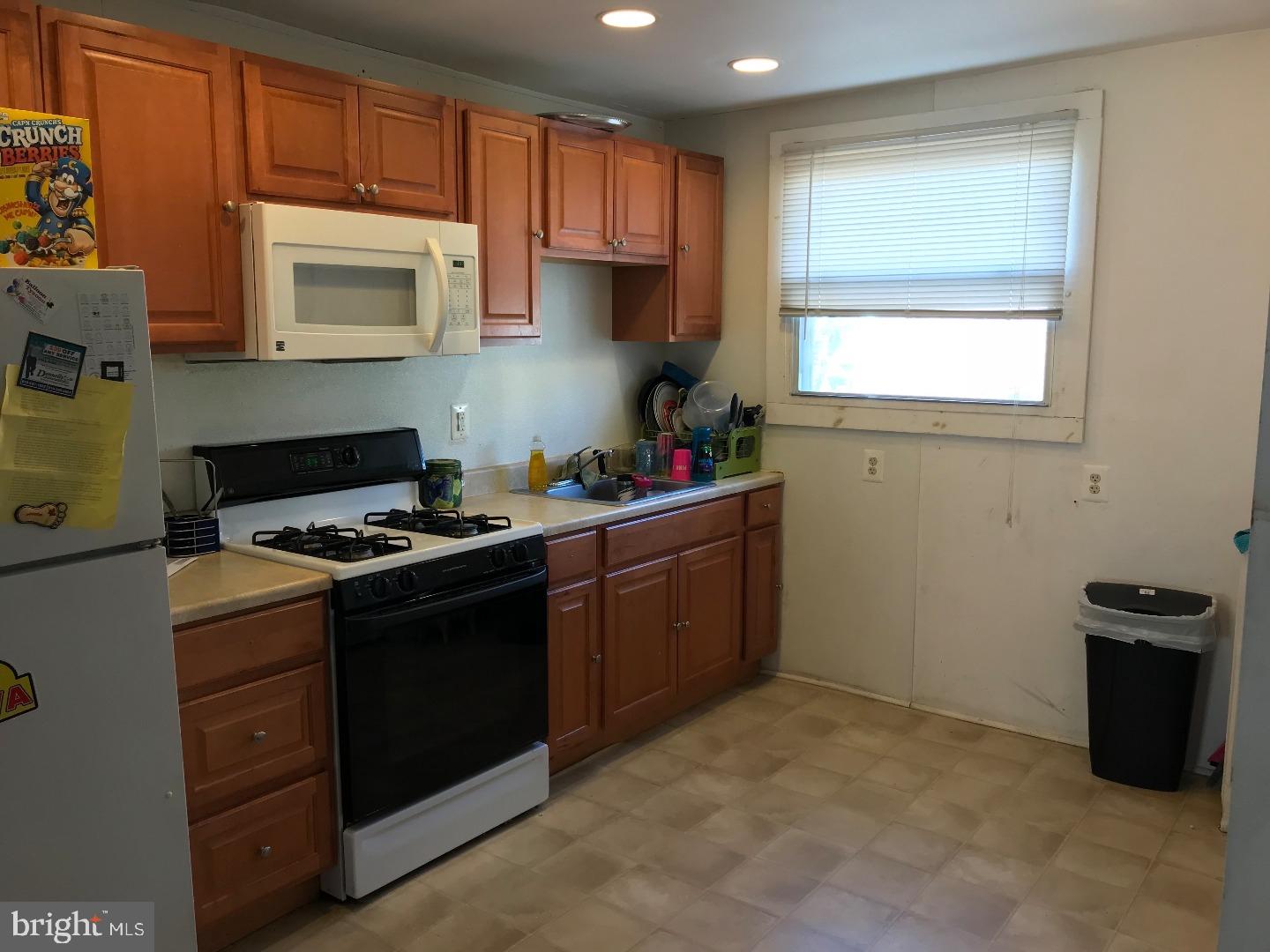 405 Croyden Road Upper Darby, PA 19082 - Photo 6 of 13 Kitchen