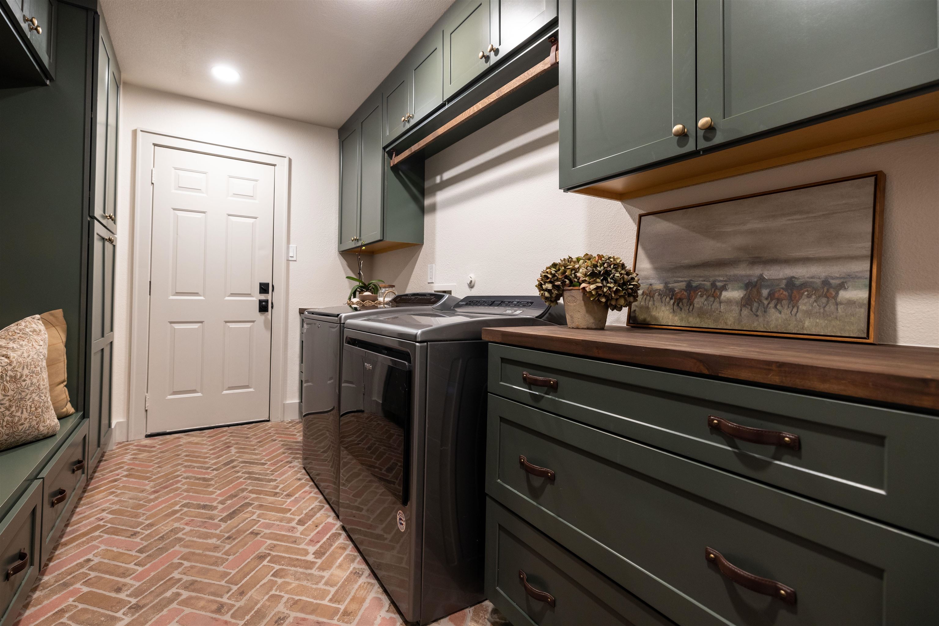 270 Chaparral Meadowlakes, TX 78654 - Photo 21 of 28 a kitchen with a stove and a refrigerator