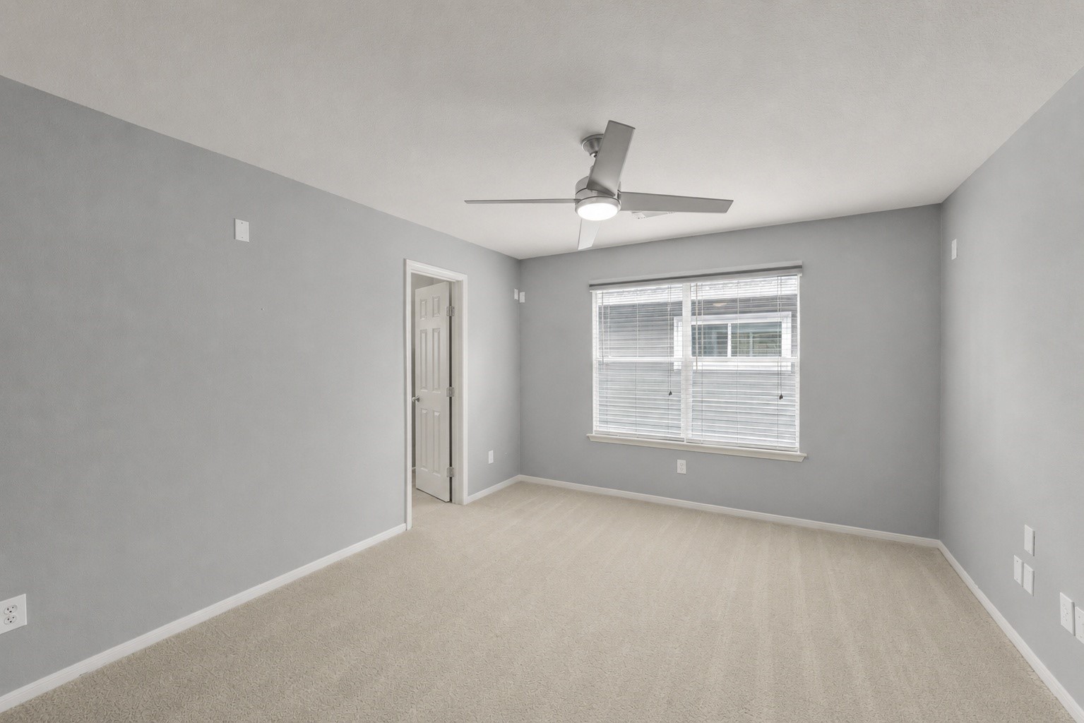 22 East New Avery Place Spring, TX 77382 - Photo 35 of 46 Secondary room upstairs with private shower.