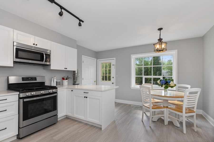 1250 Edgewood Road Lake Forest, IL 60045 - Photo 8 of 21