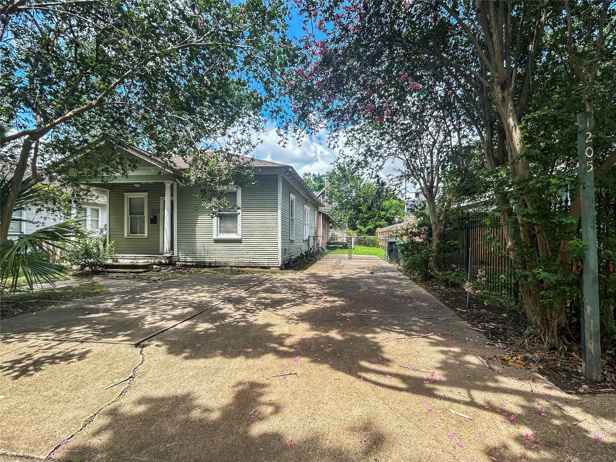 1203 Tulane Street Houston, TX 77008 - Photo 2 of 6 Long driveway for off street parking. Bungalow needs a remodel and add-on.