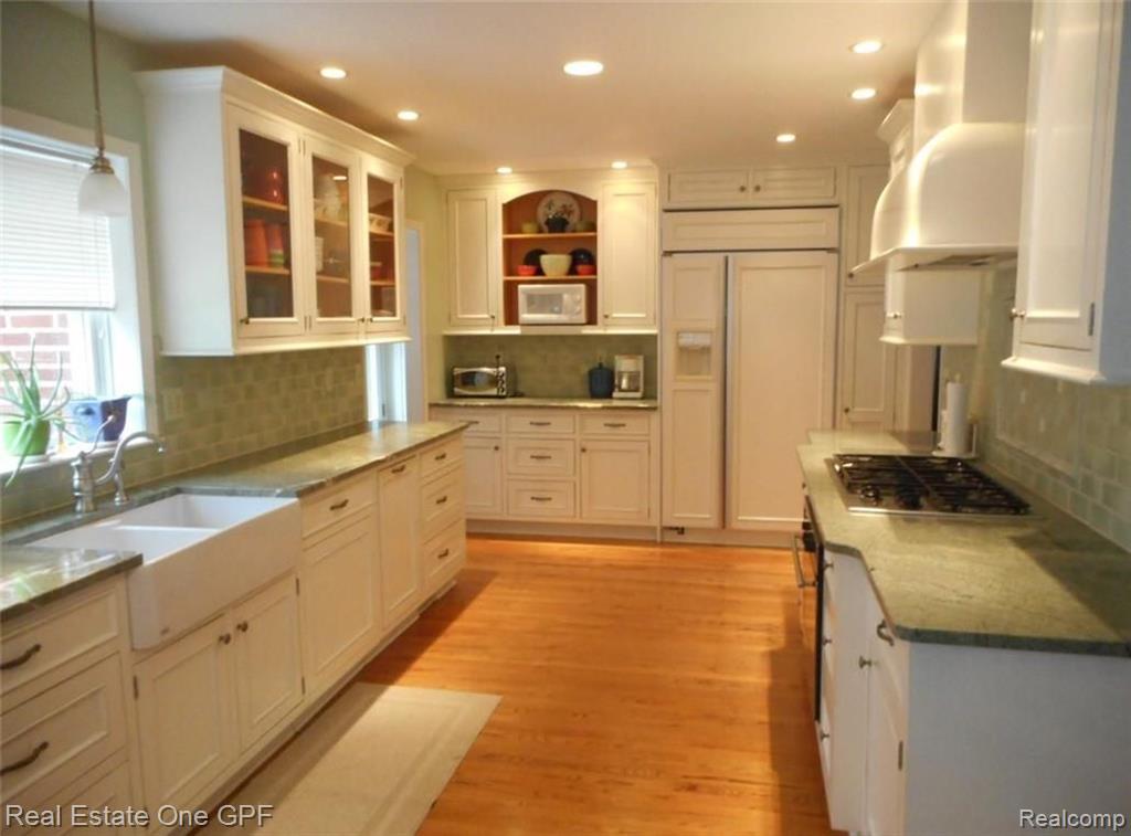 1099 Hawthorne Road Grosse Pointe Woods, MI 48236 - Photo 5 of 16