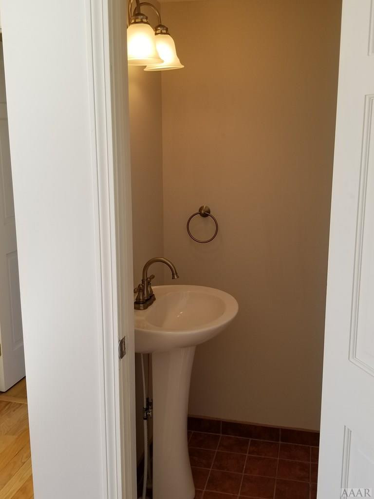 547 Ownley Road Elizabeth City, NC 27909 - Photo 20 of 56 Half bath in den