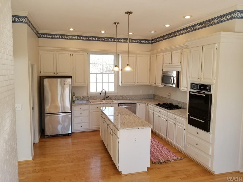 547 Ownley Road Elizabeth City, NC 27909 - Photo 10 of 56 Large and bright kitchen.